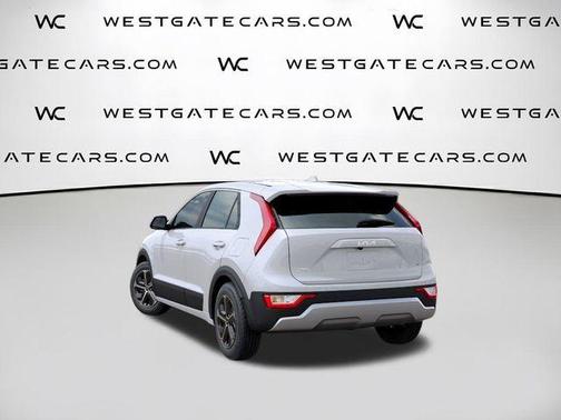 Snow White Pearl 2026 Kia Niro LX