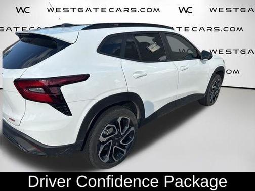 Summit White 2024 Chevrolet Trax 2RS