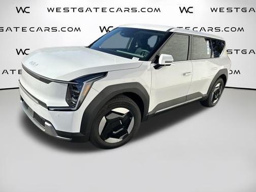 Glacial White Pearl 2026 Kia EV9 Light Short Range