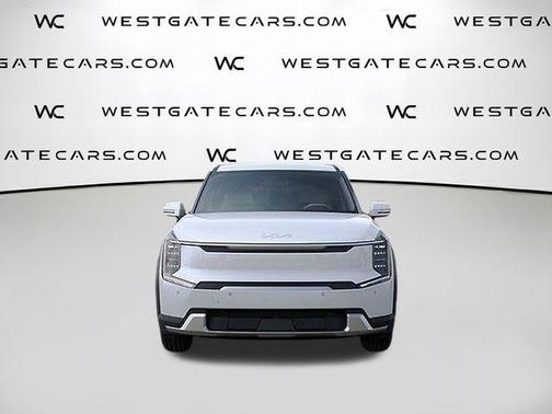 Glacial White Pearl 2026 Kia EV9 Light Short Range