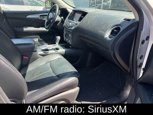 Brilliant Silver Metallic 2017 Nissan Pathfinder SL