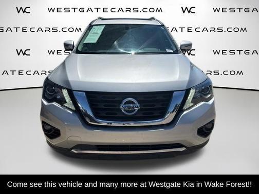Brilliant Silver Metallic 2017 Nissan Pathfinder SL