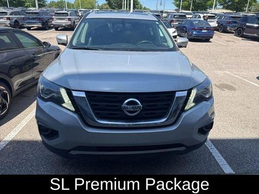 Brilliant Silver Metallic 2017 Nissan Pathfinder SL