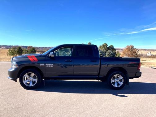 Photo 4 of 25 of 2013 RAM 1500 Sport