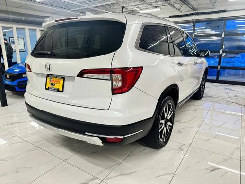 2022 Honda Pilot Touring 8-Passenger