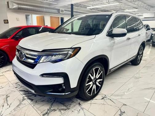 2022 Honda Pilot Touring 8-Passenger