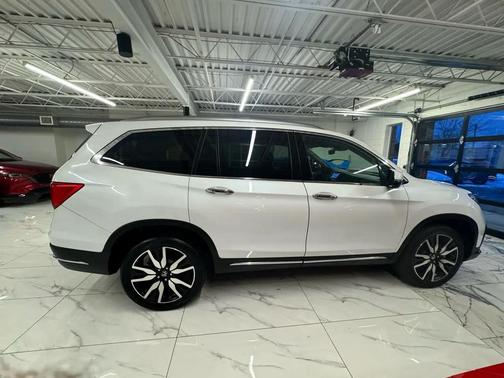 2022 Honda Pilot Touring 8-Passenger