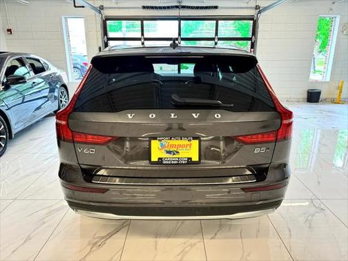 2025 Volvo V60 Cross Country B5 Plus