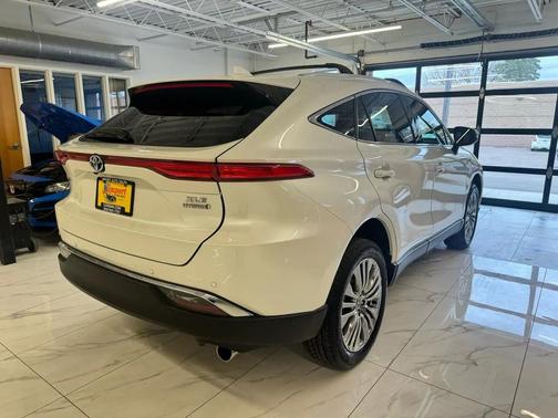 Blizzard Pearl 2021 Toyota Venza XLE