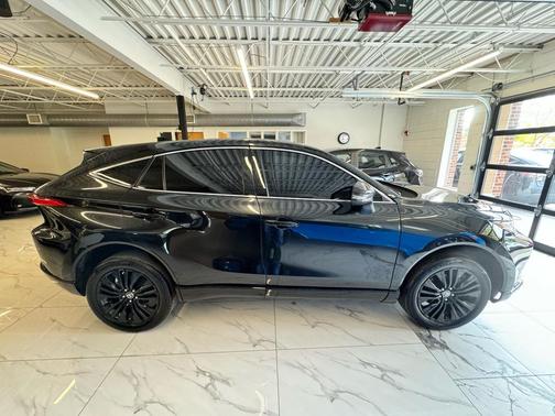2023 Toyota Venza Nightshade AWD (Natl)