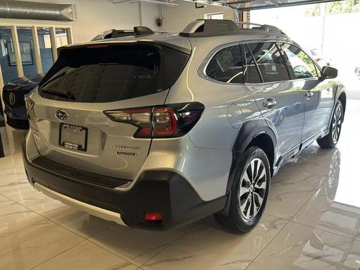 Ice Silver Metallic 2025 Subaru Outback Touring
