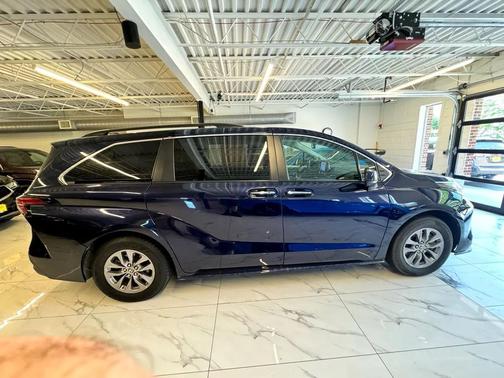 2021 Toyota Sienna XLE 7 Passenger