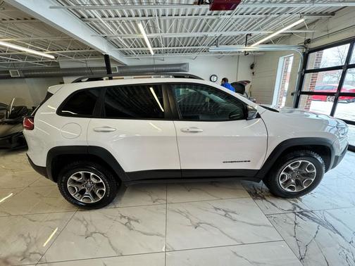2020 Jeep Cherokee Trailhawk