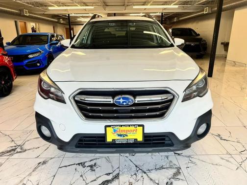 Crystal White Pearl 2019 Subaru Outback 2.5i Premium