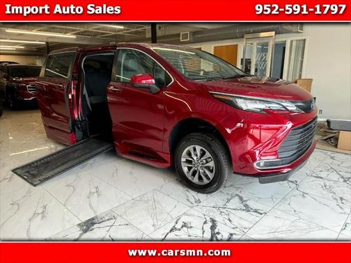 2023 Toyota Sienna XLE 8 Passenger