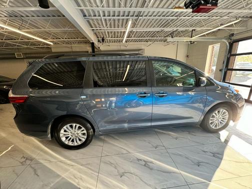 2017 Toyota Sienna XLE