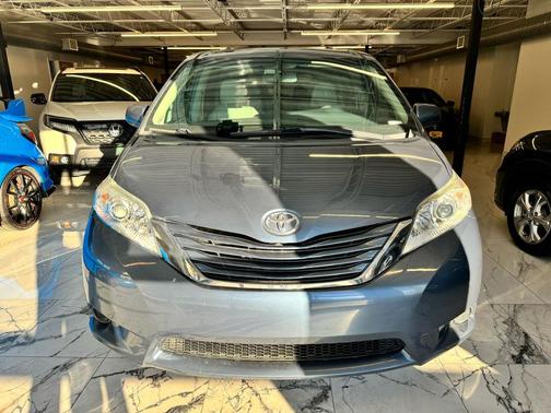 2017 Toyota Sienna XLE