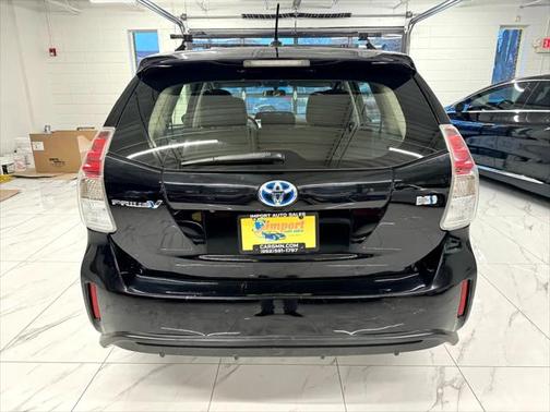 2016 Toyota Prius v Three
