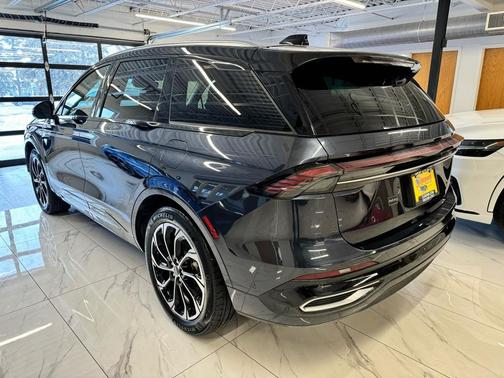 2024 Lincoln Nautilus Reserve