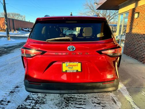 2021 Toyota Sienna XLE 8 Passenger