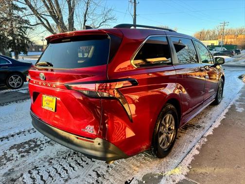 2021 Toyota Sienna XLE 8 Passenger
