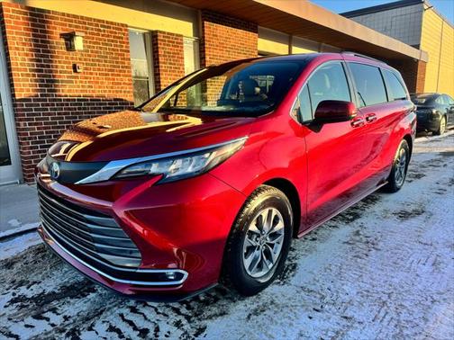 2021 Toyota Sienna XLE 8 Passenger