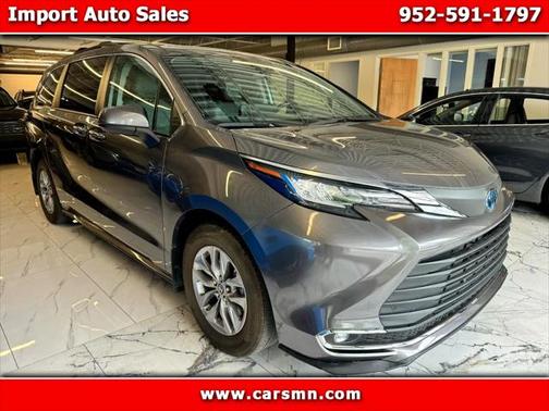 2022 Toyota Sienna XLE 8 Passenger