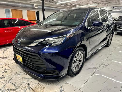 2021 Toyota Sienna LE