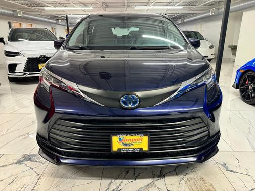 2021 Toyota Sienna LE