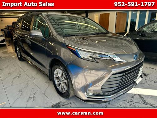 2022 Toyota Sienna XLE 8 Passenger