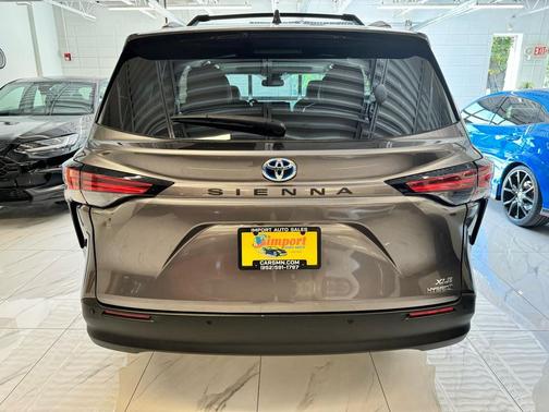 2022 Toyota Sienna XLE 8 Passenger