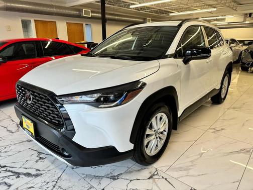 Wind Chill Pearl 2025 Toyota Corolla Cross LE