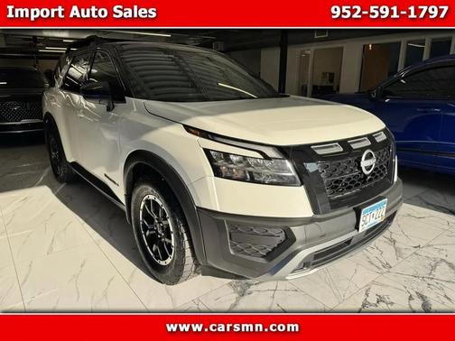 Pearl White Tricoat/Super Black 2024 Nissan Pathfinder Rock Creek 4WD