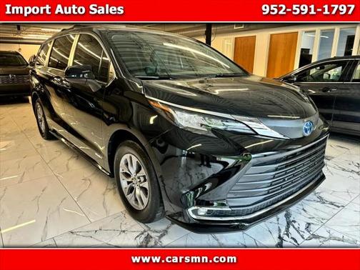 2021 Toyota Sienna XLE 8 Passenger