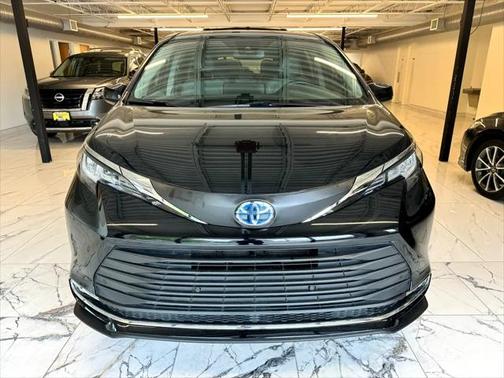 2021 Toyota Sienna XLE 8 Passenger