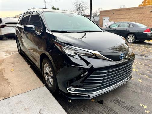 2021 Toyota Sienna XLE 8 Passenger