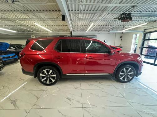 Radiant Red Metallic II 2025 Honda Pilot Elite