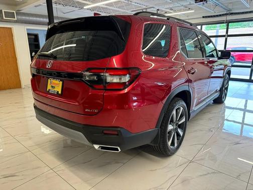 Radiant Red Metallic II 2025 Honda Pilot Elite