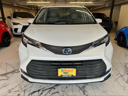 2022 Toyota Sienna XLE