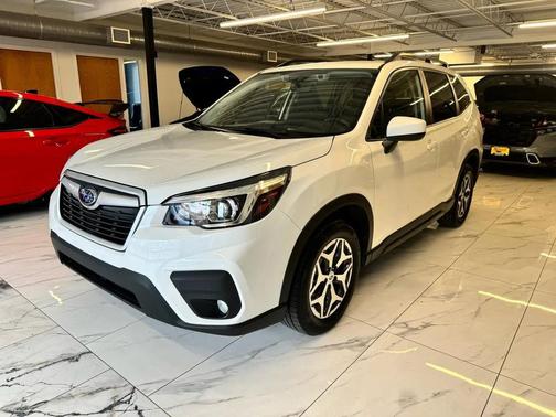 Crystal White Pearl 2019 Subaru Forester Premium