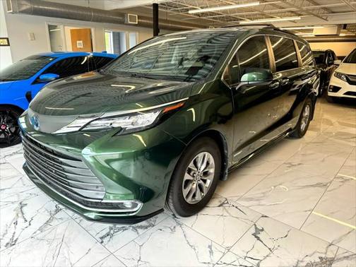 2021 Toyota Sienna XLE 8 Passenger