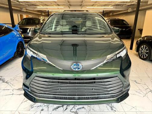 2021 Toyota Sienna XLE 8 Passenger