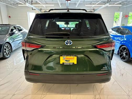 2021 Toyota Sienna XLE 8 Passenger