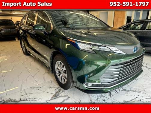 2021 Toyota Sienna XLE 8 Passenger