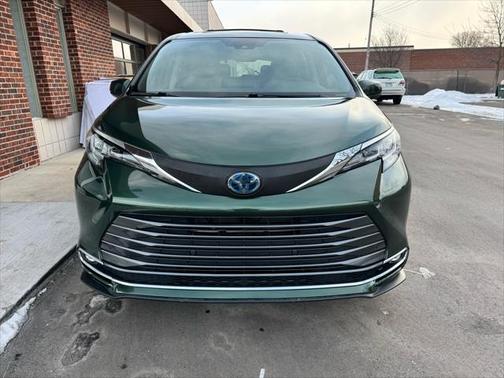 2021 Toyota Sienna XLE 7 Passenger
