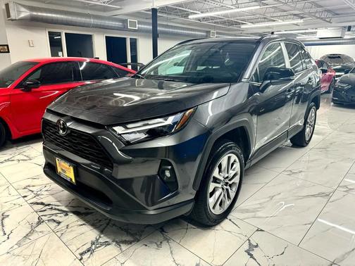 2025 Toyota RAV4 XLE Premium