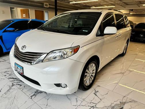 2017 Toyota Sienna XLE