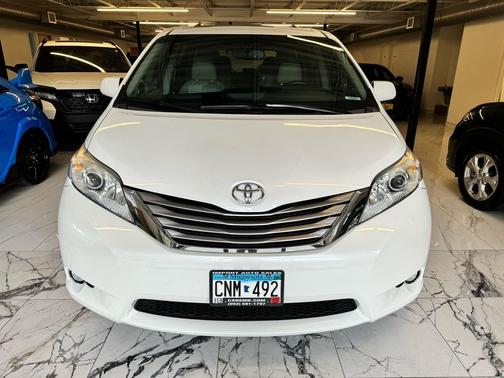 2017 Toyota Sienna XLE