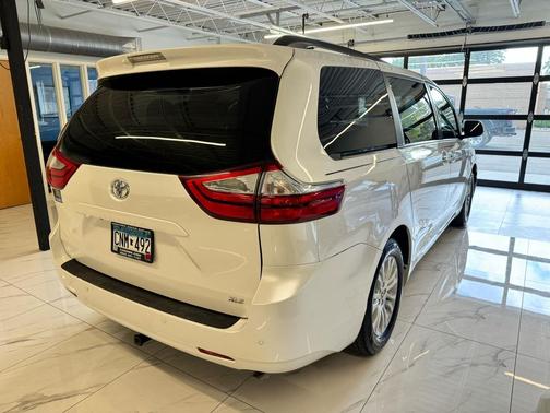 2017 Toyota Sienna XLE