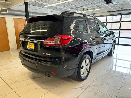 Crystal Black Silica 2022 Subaru Ascent Base 8-Passenger